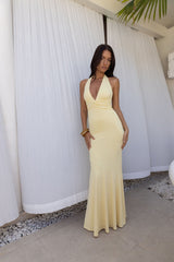 Elegantes Neckholder-Maxikleid in Gelb