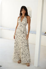 Maxikleid mit Neckholder in Beige von Under Shade