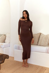Winter-Göttin schulterfreies, langärmliges Maxikleid Braun