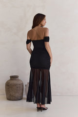 Maxikleid Soft Shadows aus Mesh mit Carmen-Ausschnitt, Schwarz