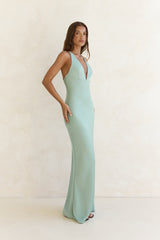 Mitternachts-Maxikleid aus luxuriösem Satin in Salbeigrün
