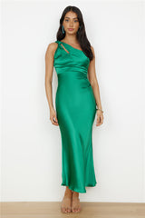 Mein One-Shoulder-Maxikleid in Grün