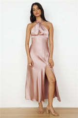 In My Feelings Maxikleid aus Satin Blush