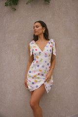 FORTUNATE ONE On Vacay Minikleid mit Santorini-Print