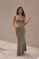 Limitless Love Satin-Maxikleid Khaki