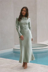 Vergissmeinnicht-Maxikleid aus Satin Salbeigrün