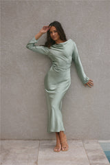 Vergissmeinnicht-Maxikleid aus Satin Salbeigrün
