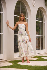 Zauberhafte Eleganz Trägerloses Maxikleid in Butter