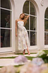 Zauberhafte Eleganz Trägerloses Maxikleid in Butter