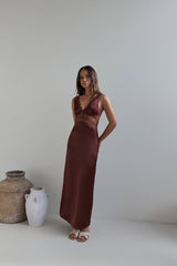 Romantisches Satin-Maxikleid in Braun