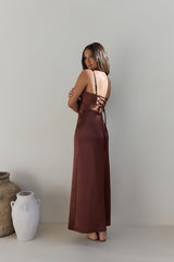 Romantisches Satin-Maxikleid in Braun