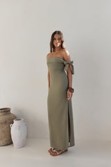 Sommer-Maxikleid mit Carmen-Ausschnitt in Grün