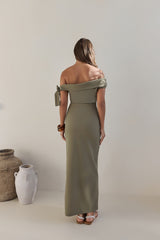Sommer-Maxikleid mit Carmen-Ausschnitt in Grün