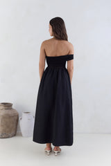 Wish List Getaway One-Shoulder Maxikleid Schwarz