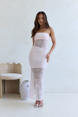 Für das trägerlose Maxi-Spitzenkleid „The Lovers“ in Rosa