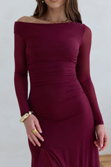 Whispered Secrets Maxi-Langarmkleid aus Mesh in Weinrot