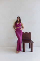 Best Believe Maxikleid mit Neckholder und Spitze in Pflaume