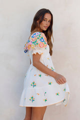 Minikleid Blütenmeer Weiß