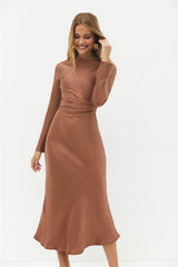 Das Forget Me Not Satin-Maxikleid Braun
