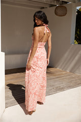 Rosa Maxikleid mit Neckholder und Schattierungen