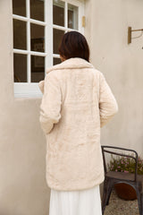 Fuzzy Feeling Mantel Beige
