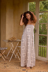 Exotic Nights Trägerloses Satin-Maxikleid Beige