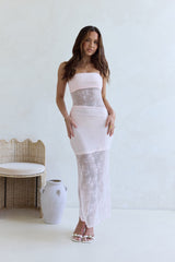 Für das trägerlose Maxi-Spitzenkleid „The Lovers“ in Rosa