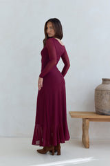 Whispered Secrets Maxi-Langarmkleid aus Mesh in Weinrot