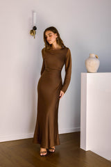 Cross The Skies Satin Maxikleid mit langen Ärmeln Braun