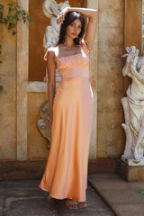 Glückseliges Satin Maxikleid Orange